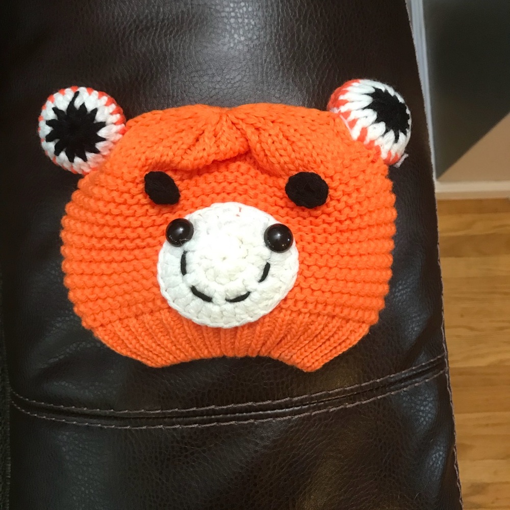 **BUNDLE SALE 👧 baby embroidered animal hat NWOT
